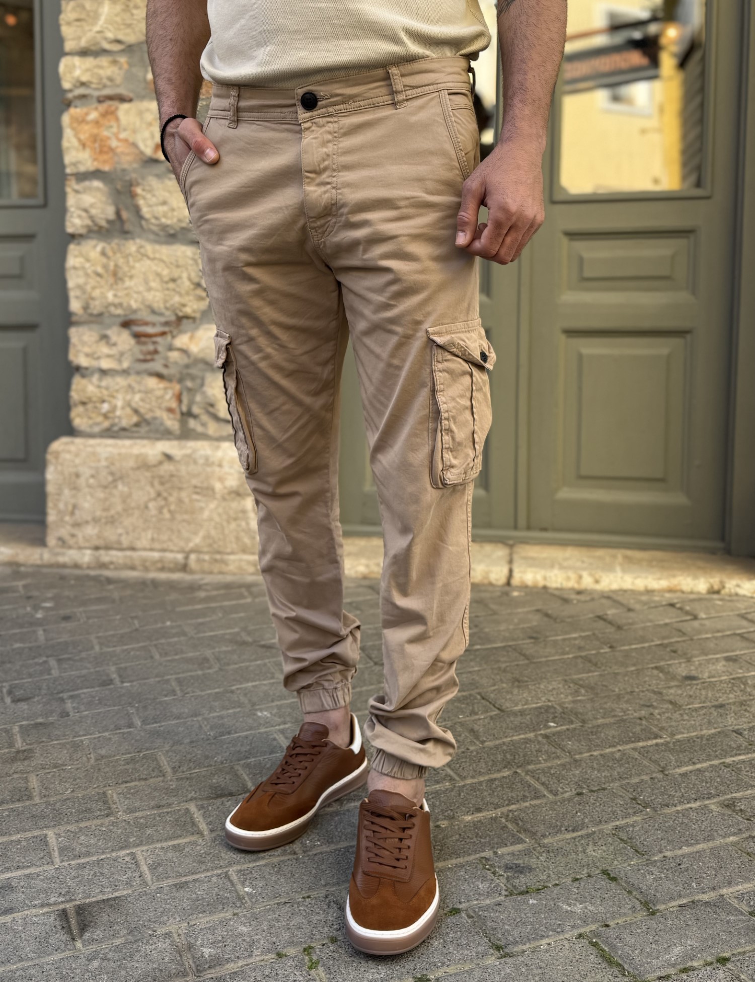 Ανδρικό μπεζ υφασμάτινο cargo παντελόνι 210922B